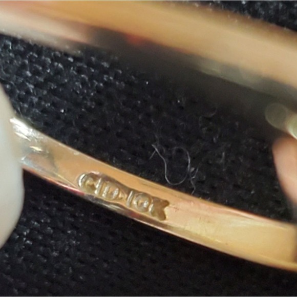 VTG Solid 10K YG 8ct. Trillion Cut Blue Topaz W/ 3 Small Diamonds Ring Size 6.5 - Picture 5 of 7